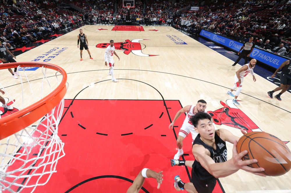 西亚卡姆闪耀半场，高效表现成球队关键（西亚卡姆半场大放异彩，高效输出扛起球队）